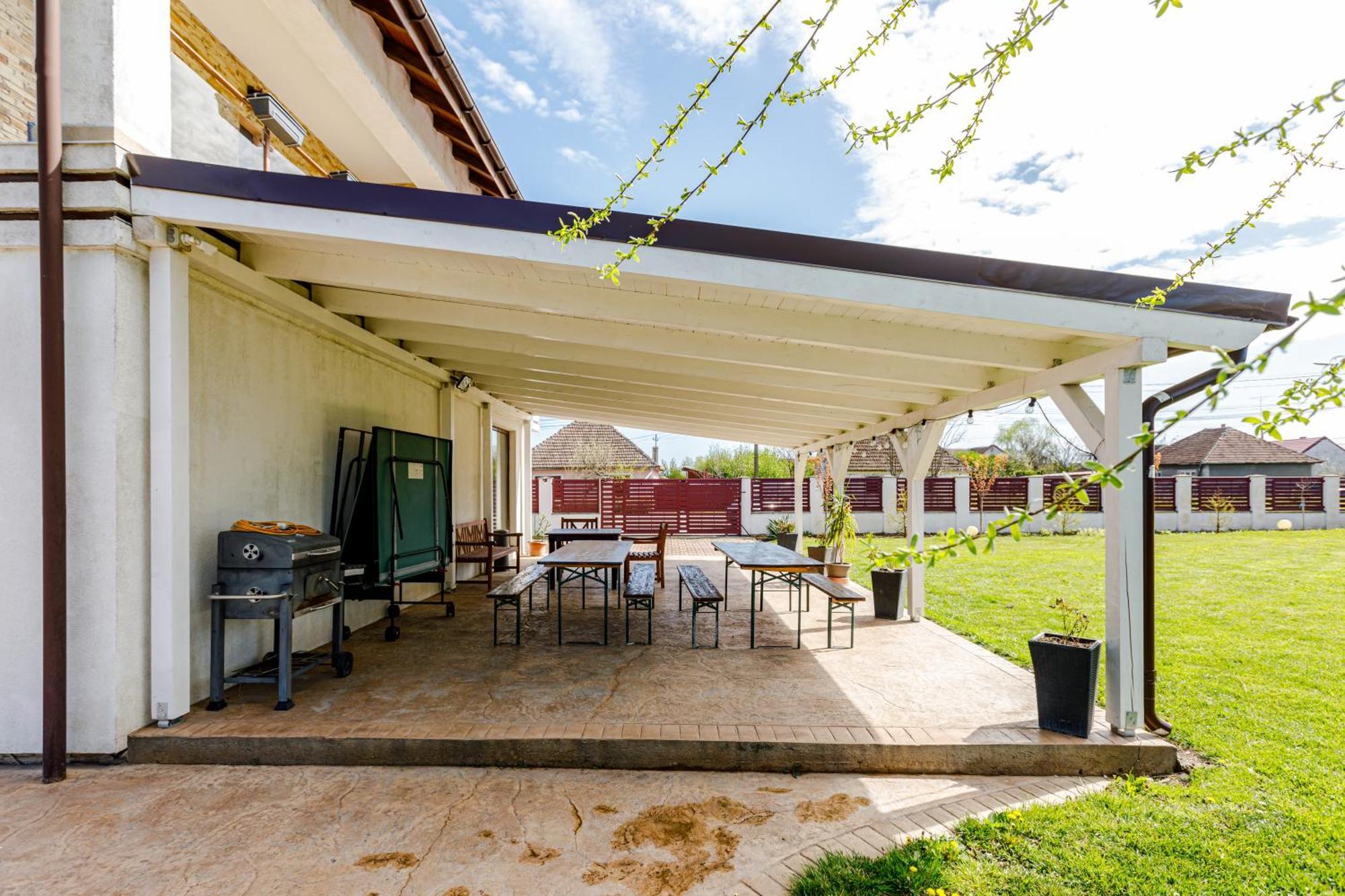 ホテル Gasthaus Sacalaz ティミショアラ エクステリア 写真
