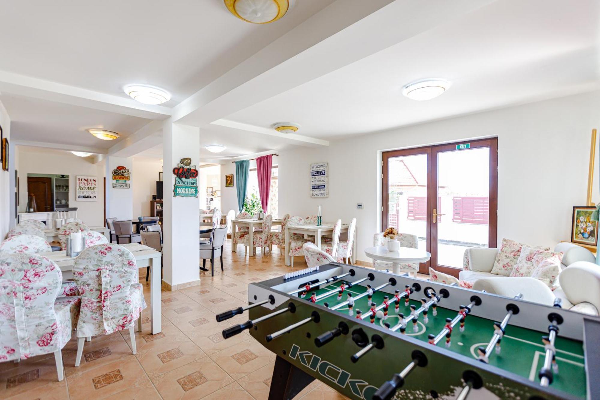 ホテル Gasthaus Sacalaz ティミショアラ エクステリア 写真