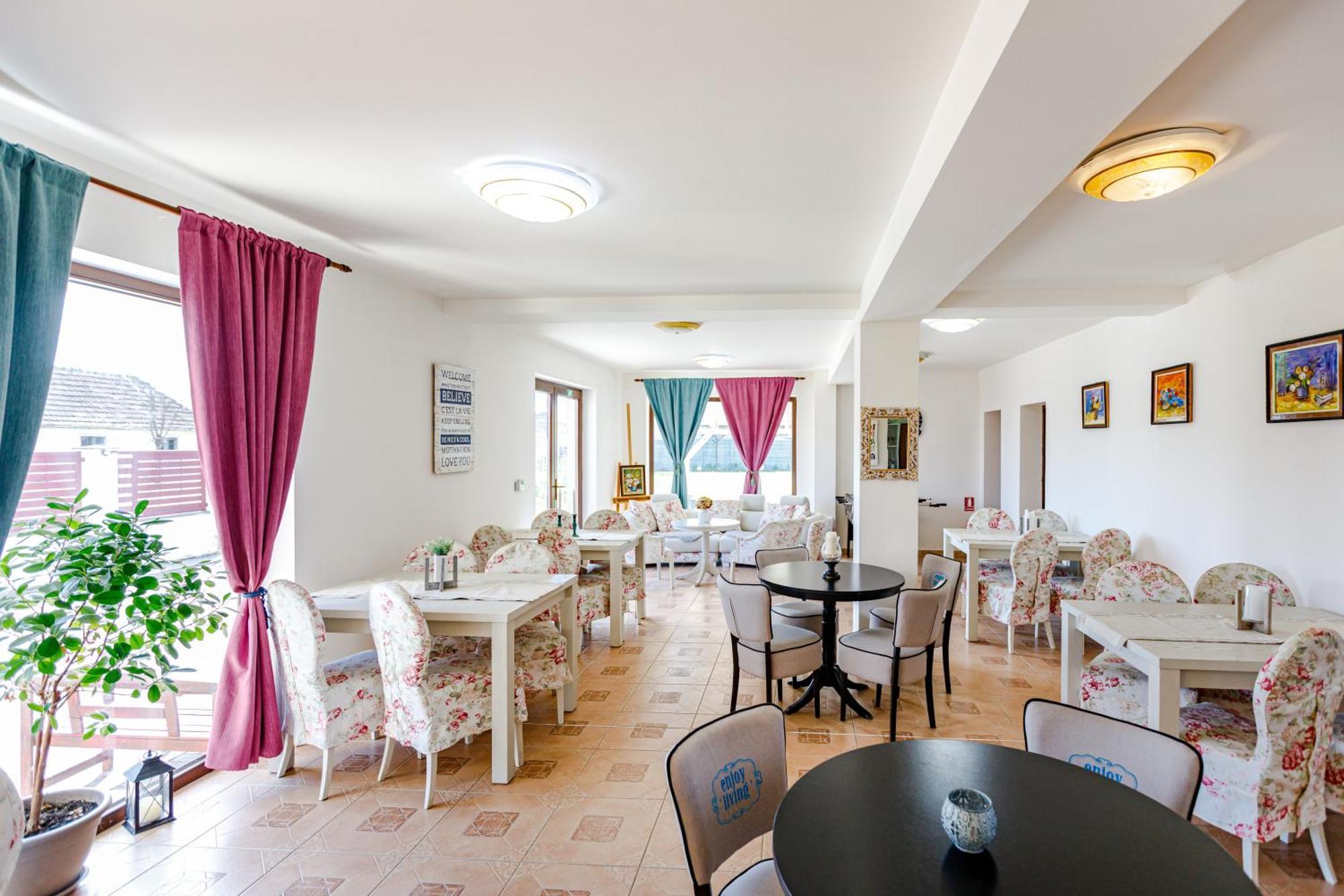 ホテル Gasthaus Sacalaz ティミショアラ エクステリア 写真